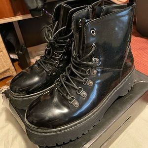 Woman’s fashion Nova boots